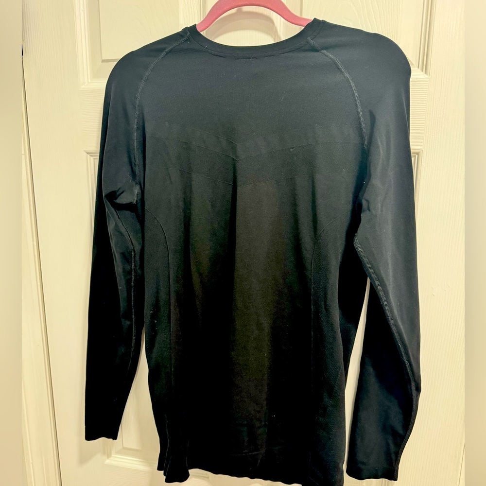 Alphalete long sleeve shirt